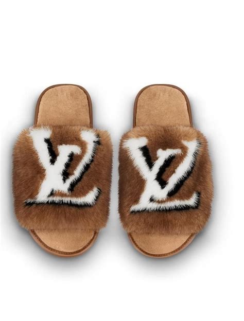 slippers louis vuitton dames|Louis Vuitton fuzzy slippers.